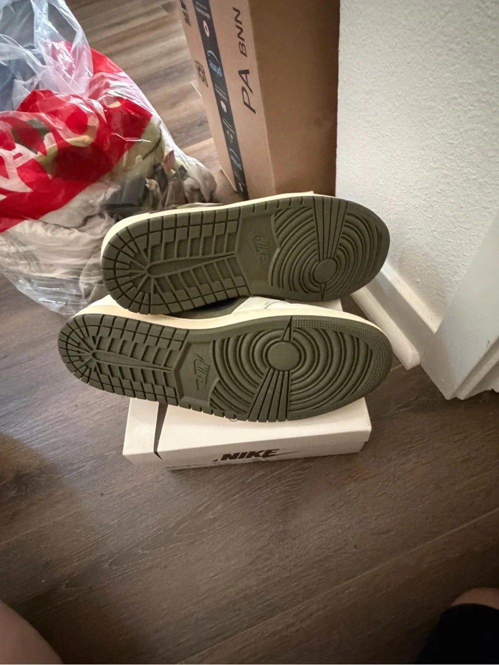Jordan 1 Travis Scoot Medium Olive